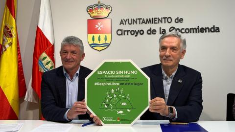 Arroyo y la AECC señalizarán 85 ‘espacios sin humo’ en el municipio.