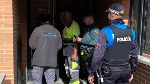 La Policía Local acompaña a las empresas suministradoras del agua y la luz en un nuevo operativo contra el fraude en Arroyovereda