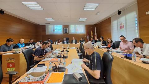El dispositivo de seguridad de San Antonio se refuerza con la incorporación de dos pistolas táser para la Policía Local