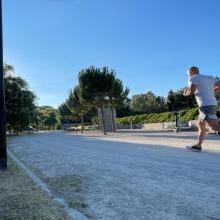 Un hombre corriendo por el circuito del 'Kilometrín'.