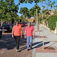 Visita del concejal de Infraestructuras y el alcalde a la 'nueva' calle Pesqueras.