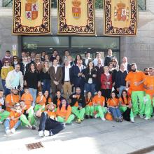El pregón y el desfile de peñas inauguran las fiestas de San Juan 