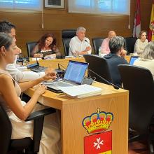 El Ayuntamiento de Arroyo impulsa una bajada de impuestos para aliviar la carga fiscal de los vecinos