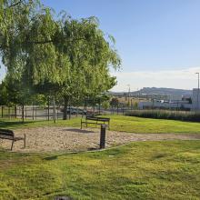 Doña Juana estrena el mayor parque canino de Arroyo y el primero abierto las 24 horas