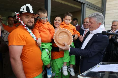 El pregón y el desfile de peñas inauguran las fiestas de San Juan 