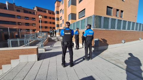 La Policía Local acompaña a la empresa de aguas en un operativo contra el fraude en Arroyovereda